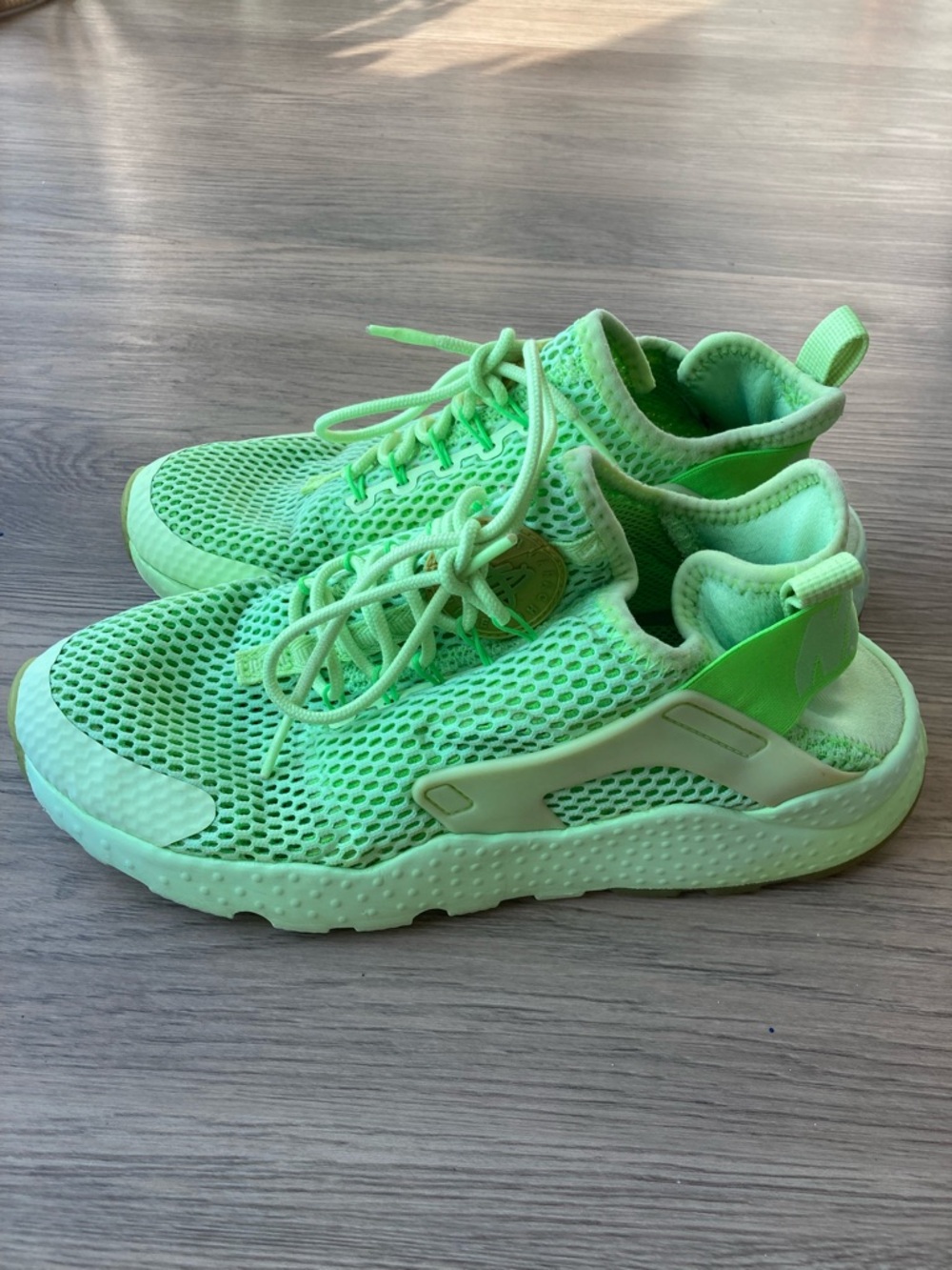 Y2K Nike Air Huarache Run neon green sneakers women’s 7 - Picture 2 of 9